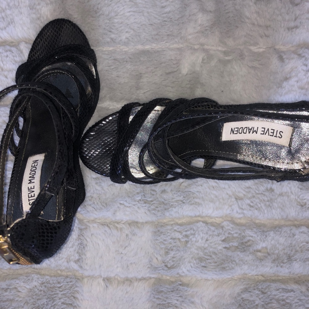 Steve Madden black wedged sandals size 8